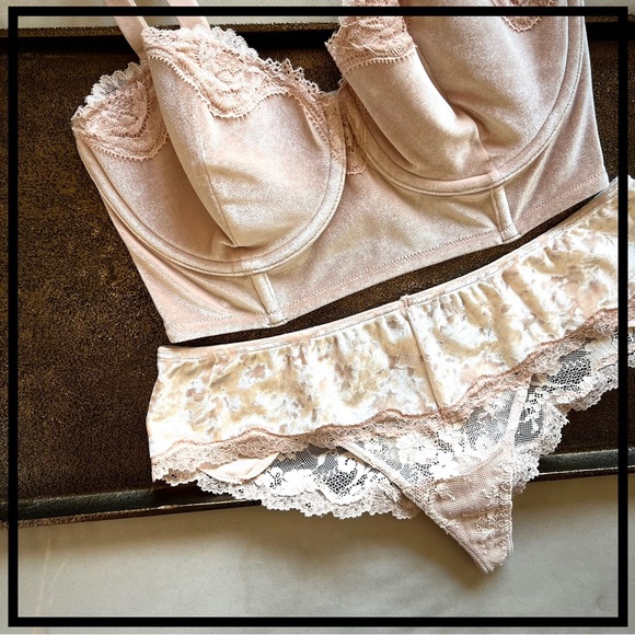 • Victoria’s Secret Ivory Lace Bohemian Bandeau Bra w/ Bow & Corset Lacing • - Picture 12 of 16